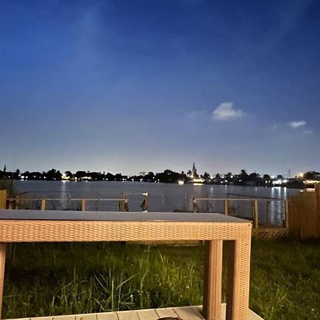 Supervilla - Lakefront - Sunsets, Kayaks, Grill Форт-Лодердейл Экстерьер фото