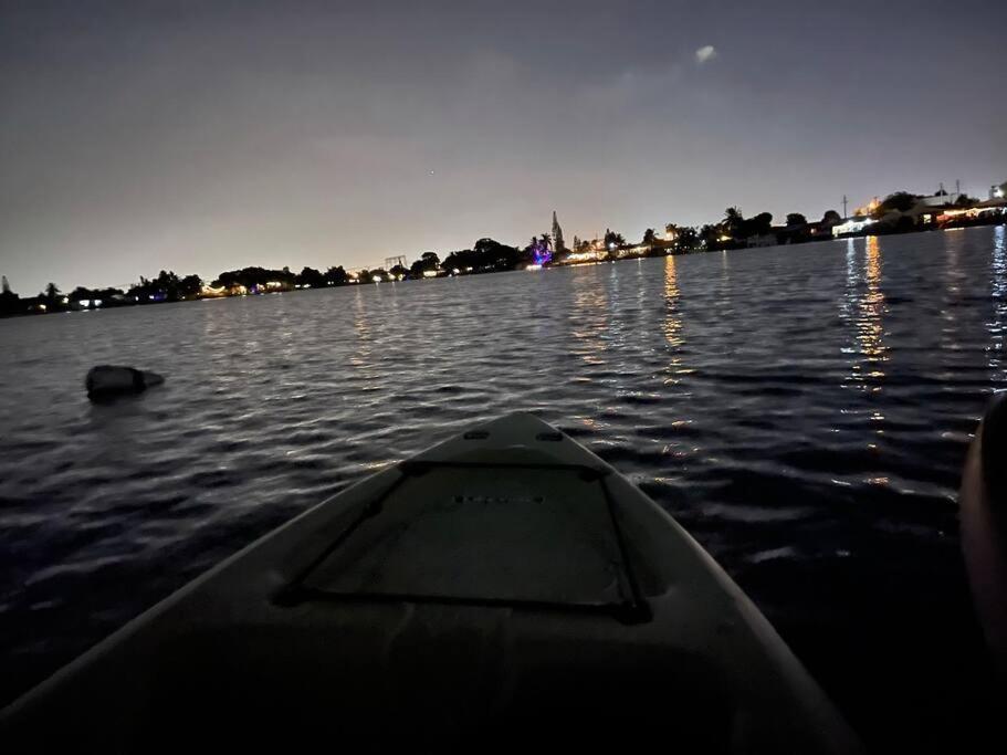 Supervilla - Lakefront - Sunsets, Kayaks, Grill Форт-Лодердейл Экстерьер фото