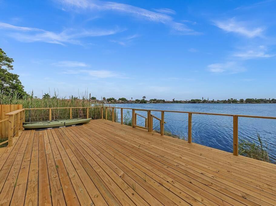 Supervilla - Lakefront - Sunsets, Kayaks, Grill Форт-Лодердейл Экстерьер фото