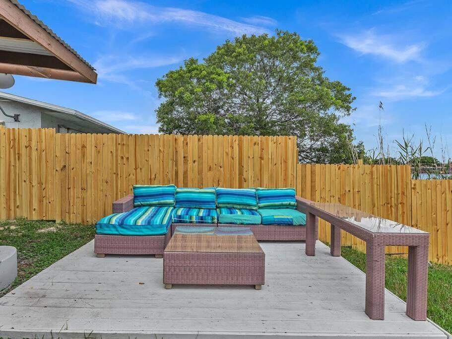 Supervilla - Lakefront - Sunsets, Kayaks, Grill Форт-Лодердейл Экстерьер фото