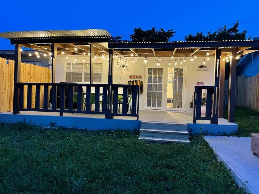 Supervilla - Lakefront - Sunsets, Kayaks, Grill Форт-Лодердейл Экстерьер фото