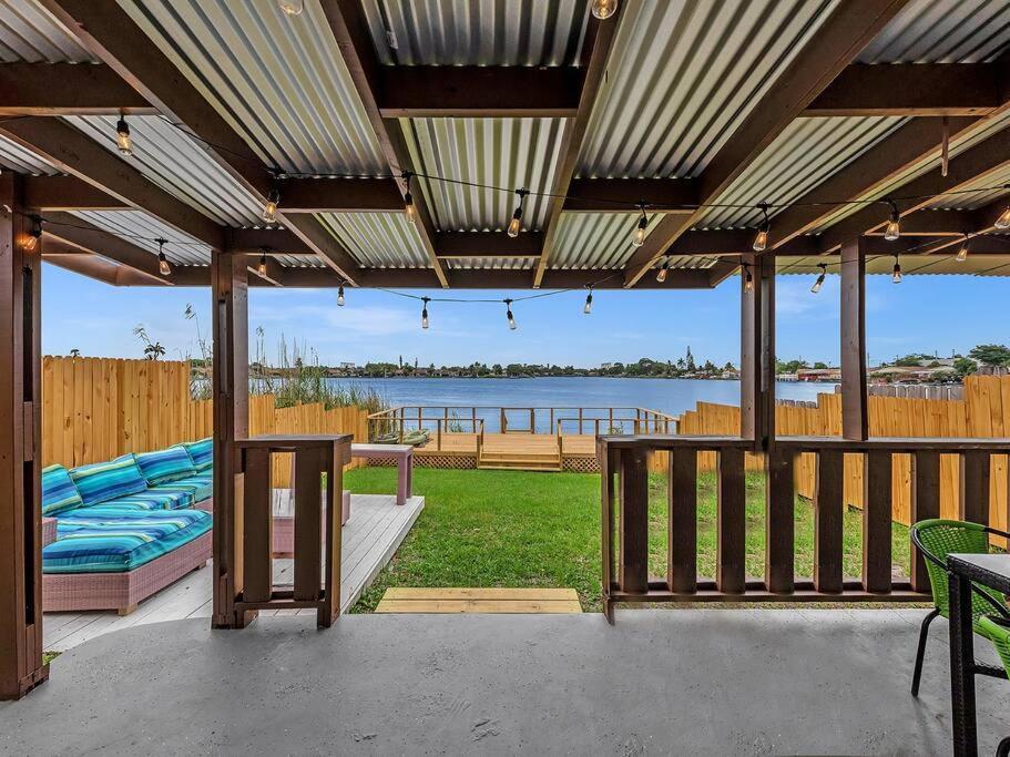 Supervilla - Lakefront - Sunsets, Kayaks, Grill Форт-Лодердейл Экстерьер фото